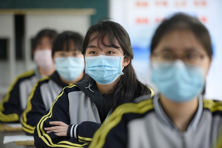 疫情严峻复杂，三大央媒连发评论，北京本轮疫情为何如此棘手？