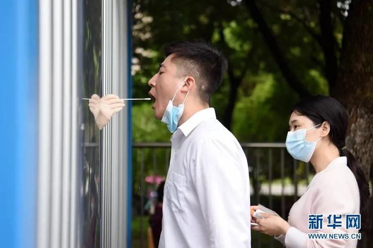 安徽确诊3例致合肥疫苗接种热潮，民众排队积极防范