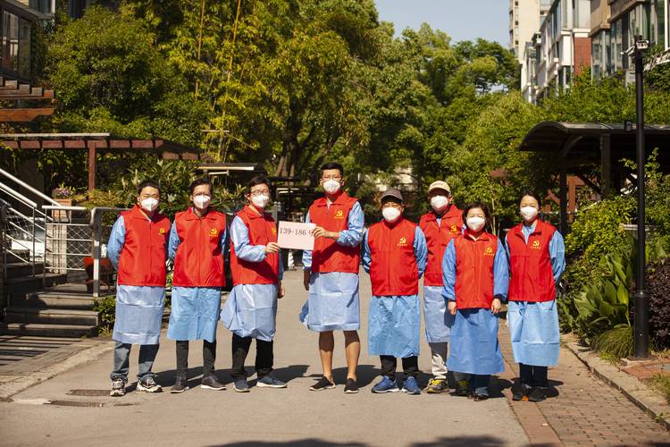 疫情下父子兵齐上阵当志愿者，为人父者抗疫中感受别样力量